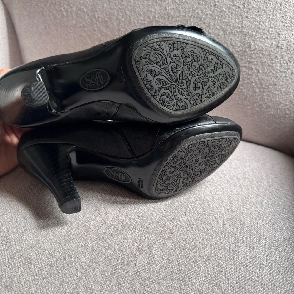 Women’s Sofft Black Skip On Heels Size 6M EUC - Picture 6 of 6